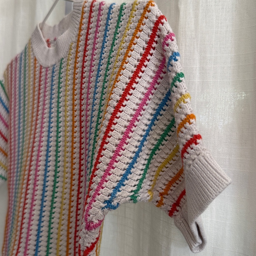 Girls Stella McCartney
8 years
Multi-color sweater top